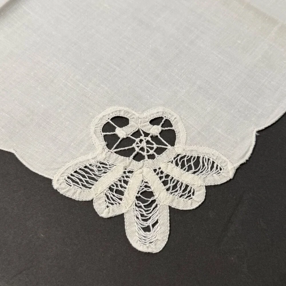5 Vtg White Battenburg ? Lace Dinner Napkins 16